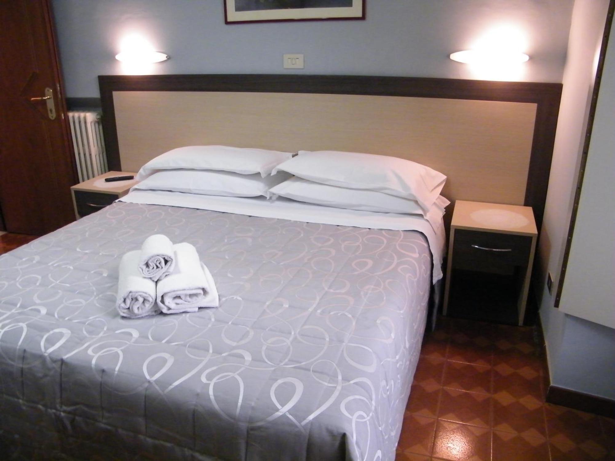 Double or Twin Room Private Bathroom